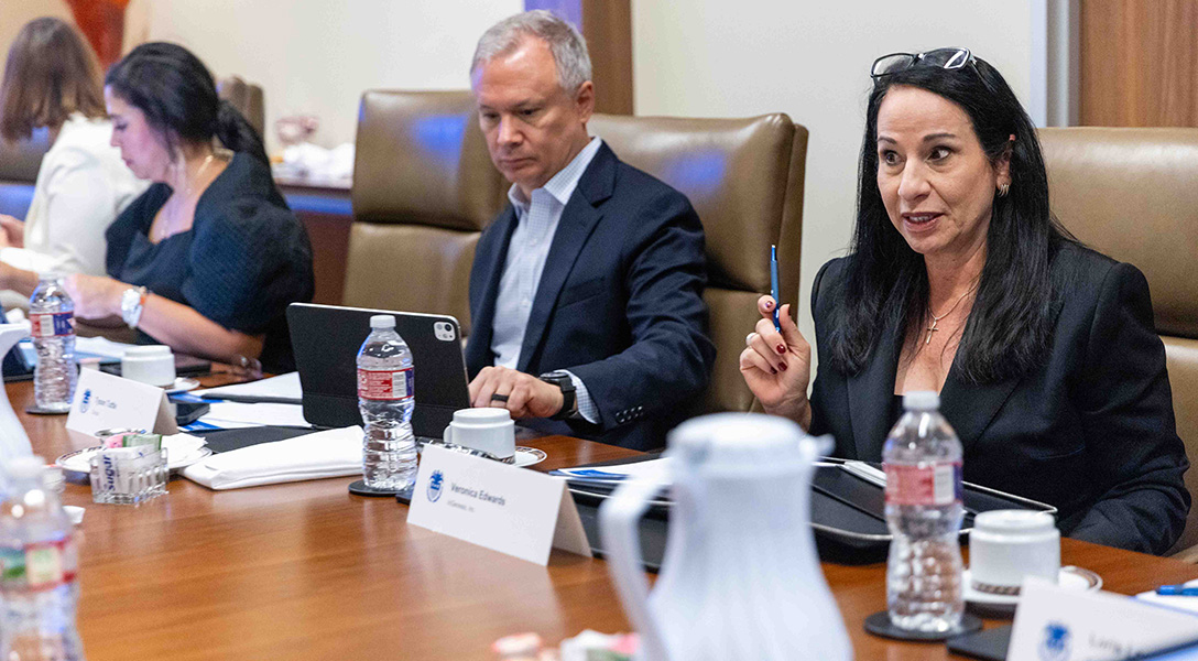 President Logan and other Dallas Fed executives joined a San Antonio Branch board meeting.