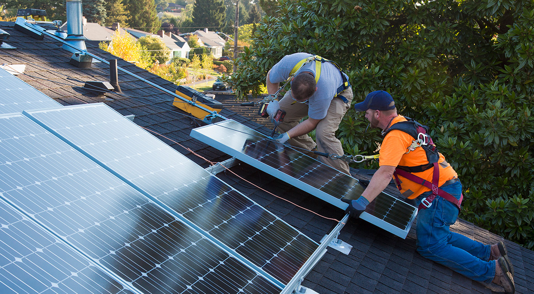 Residential solar power shines on, backed by securitized lending 