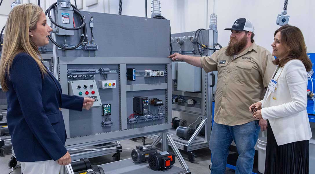 President Logan visits WorkSITE, an UpSkill Waco partner that offers training designed to help people qualify for in-demand jobs.
